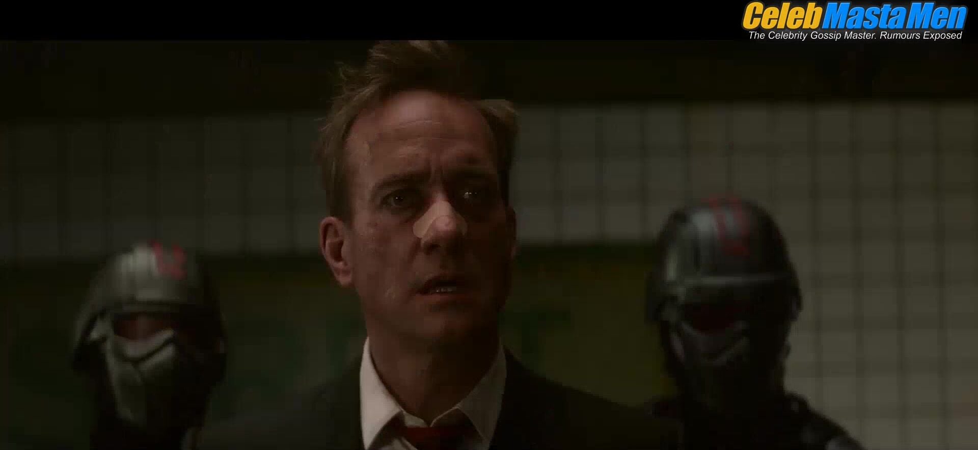 Hugh Jackman ’s Shirtless Scene From Deadpool - Photo 2 of 5 photo 4