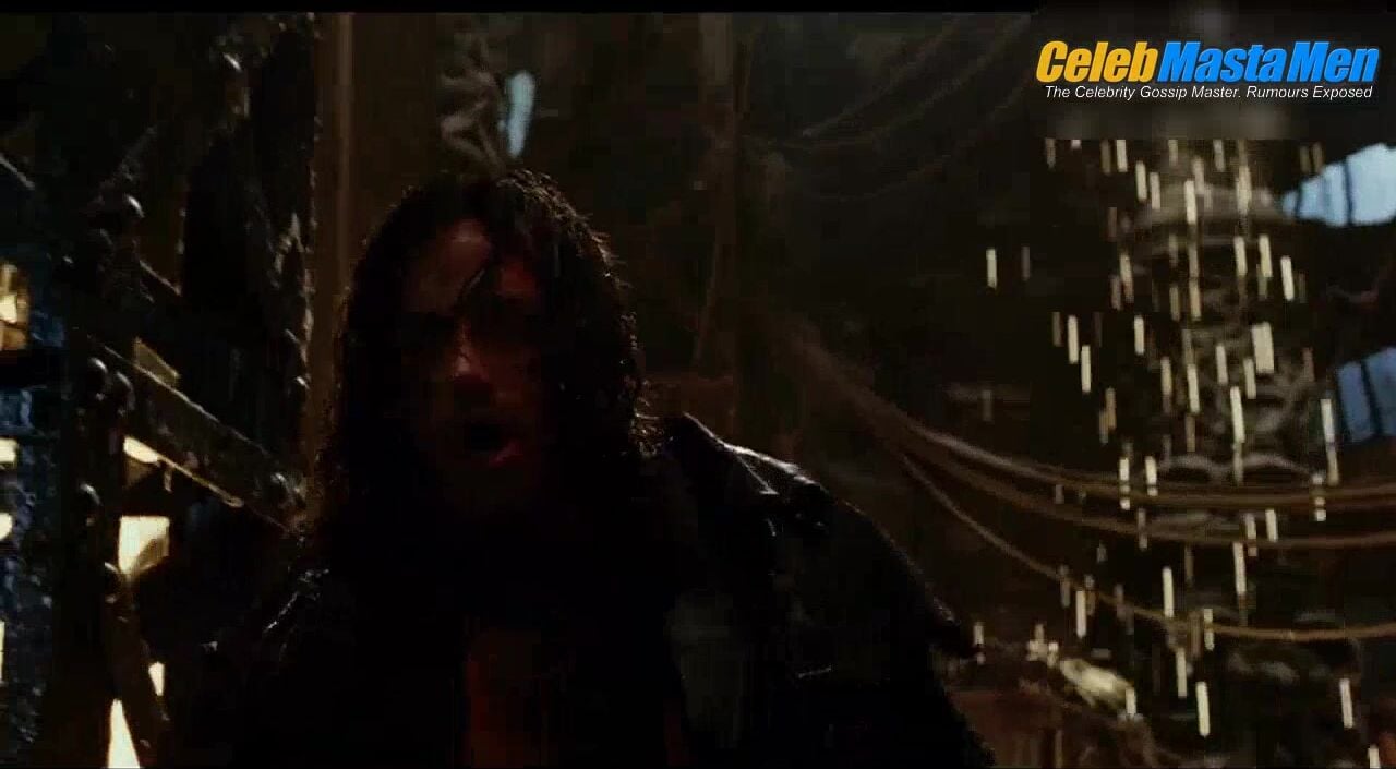 Hugh Jackman Shirtless Scene In Van Helsing - Photo 2 of 5