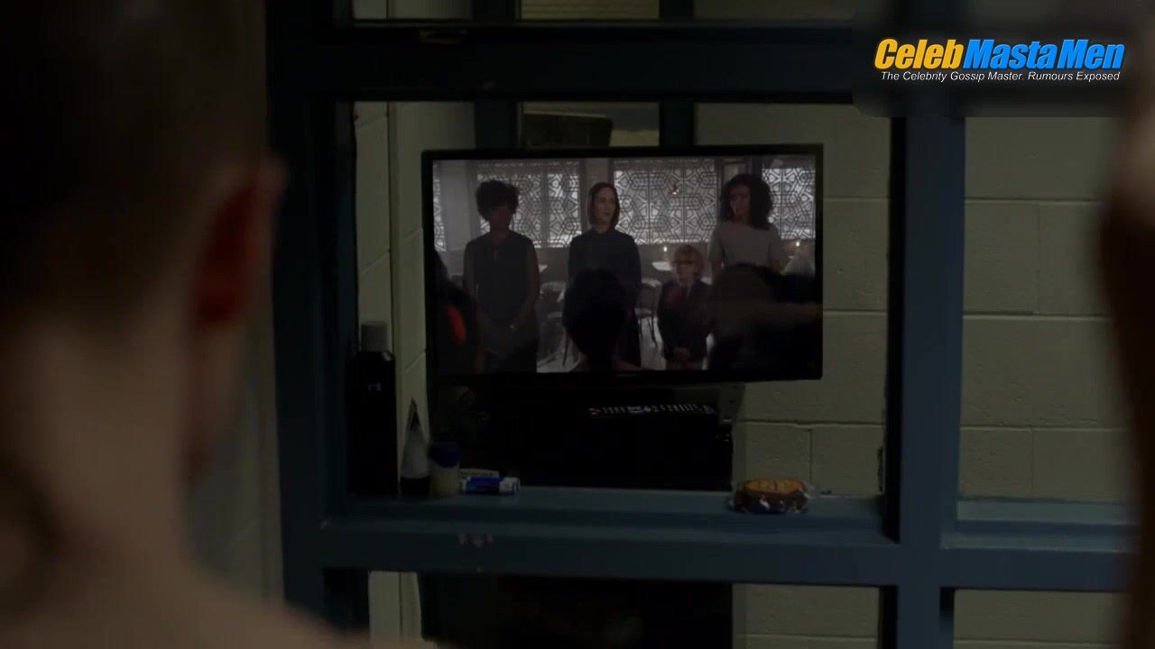 Evan Peters Sexy Scene From American Horror Story - Photo 2 of 5