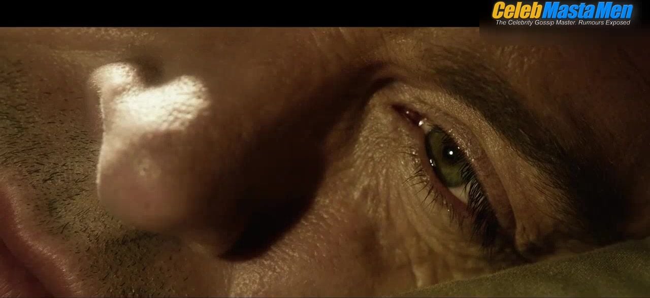 Hugh Jackman ’s Shirtless, Sexy Scene From X-men - Photo 1 of 5