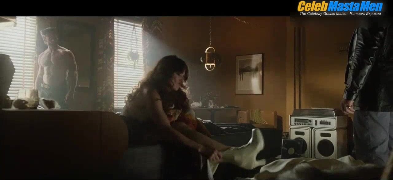 Hugh Jackman ’s Shirtless, Sexy Scene From X-men - Photo 1 of 5 photo 4