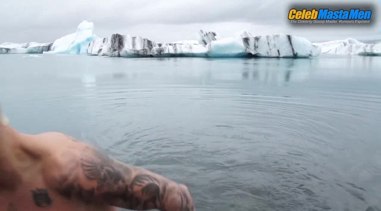 Justin Bieber Shirtless,underwear Scene From I’ll - Photo 1 of 5