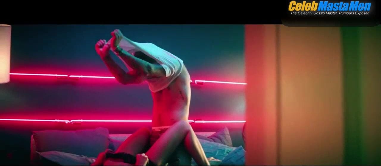 Justin Bieber Shirtless, Sexy Scene From What Do You Mean - Photo 2 of 5 photo 1
