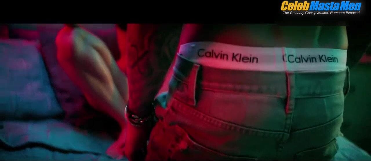 Justin Bieber Shirtless, Sexy Scene From What Do You Mean - Photo 2 of 5