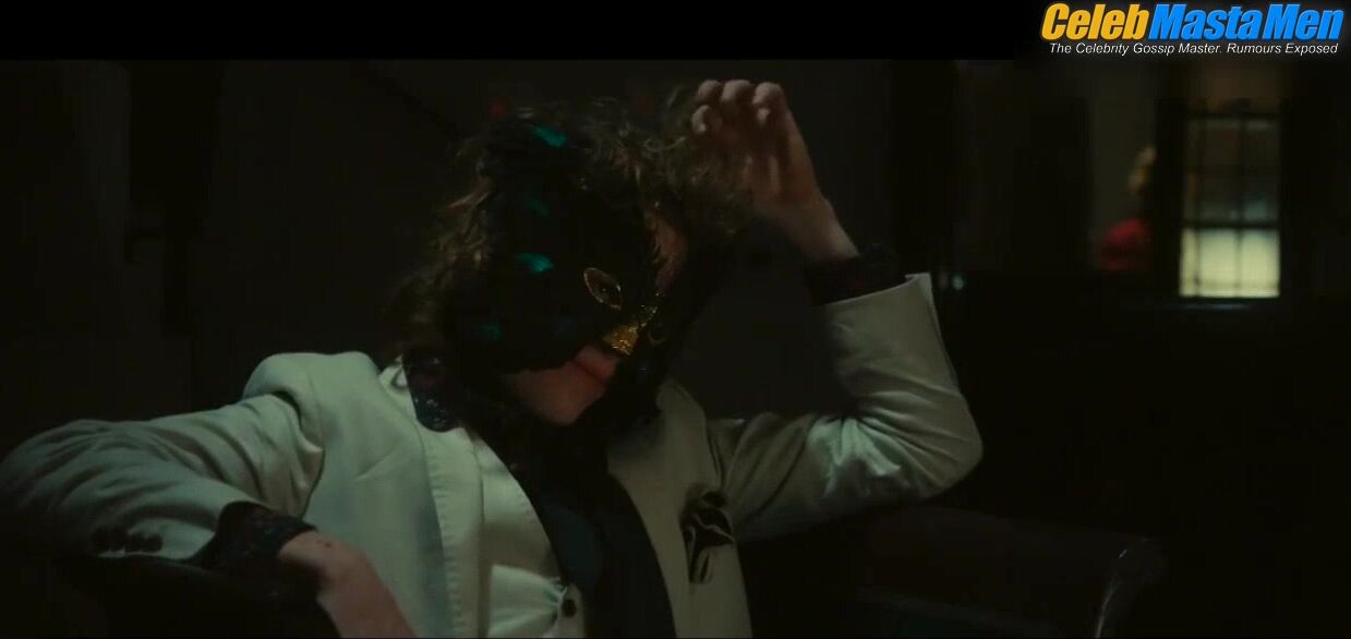 Theo James Hot Scene From War On Everyone - Photo 1 of 5 photo 5