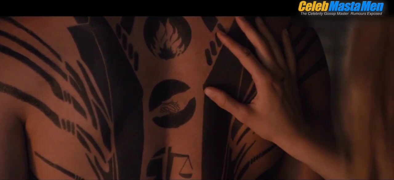Theo James Shirtless, Sexy Scene From Divergent - Photo 2 of 5