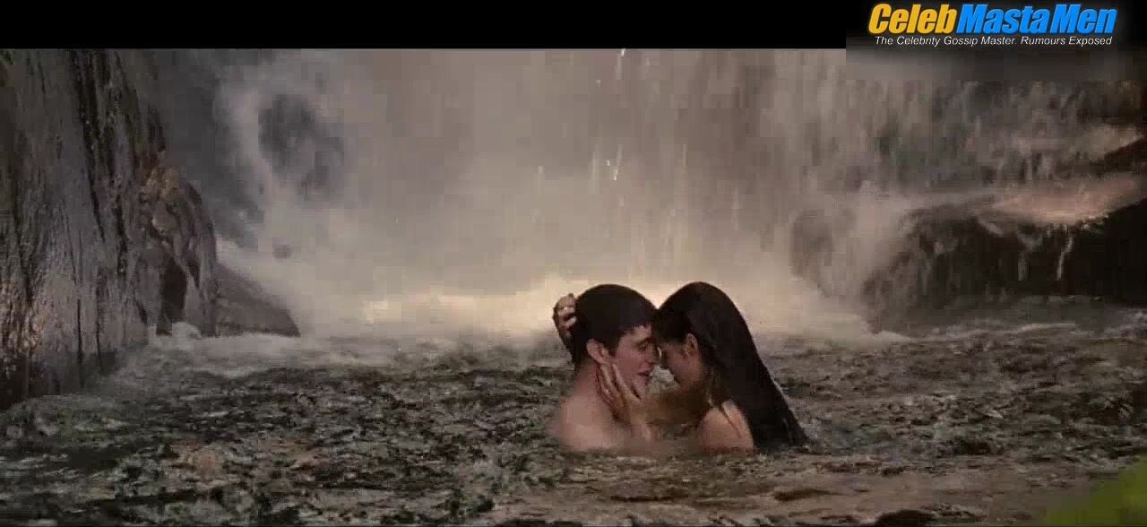 Robert Pattinson Sexy Scene From The Twilight Saga Breaking - Photo 1 of 5 photo 5