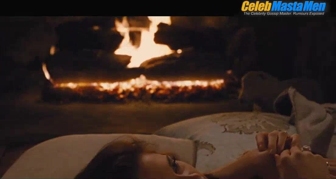 Robert Pattinson Shirtless, Sexy Scene From The Twilight Saga - Photo 1 of 5