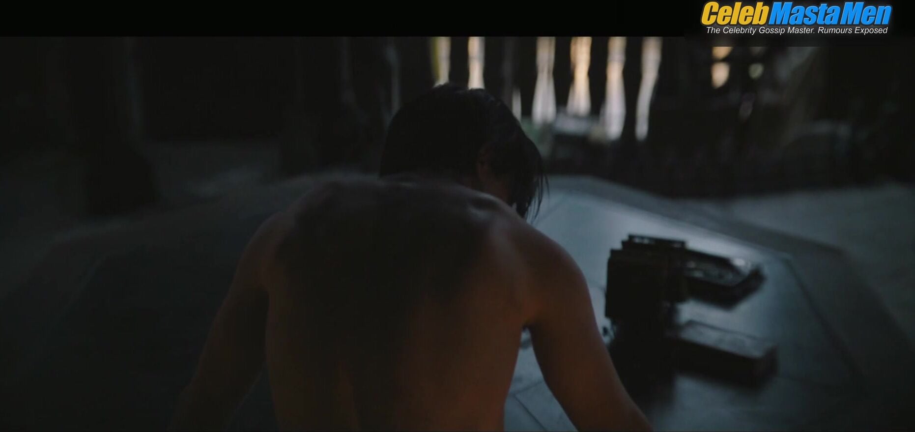 Robert Pattinson Shirtless Scene In The Batman - Photo 2 of 5