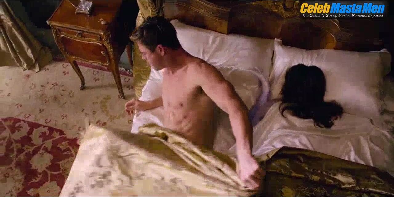 Chris Hemsworth Shirtless Scene in Men In Black: International screenshot 4