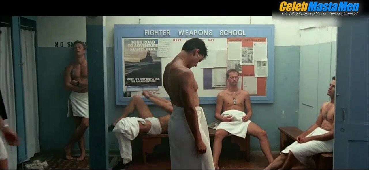 Tom Cruise And Val Kilmer Shirtless Scene From Top Gun - Photo 2 of 5