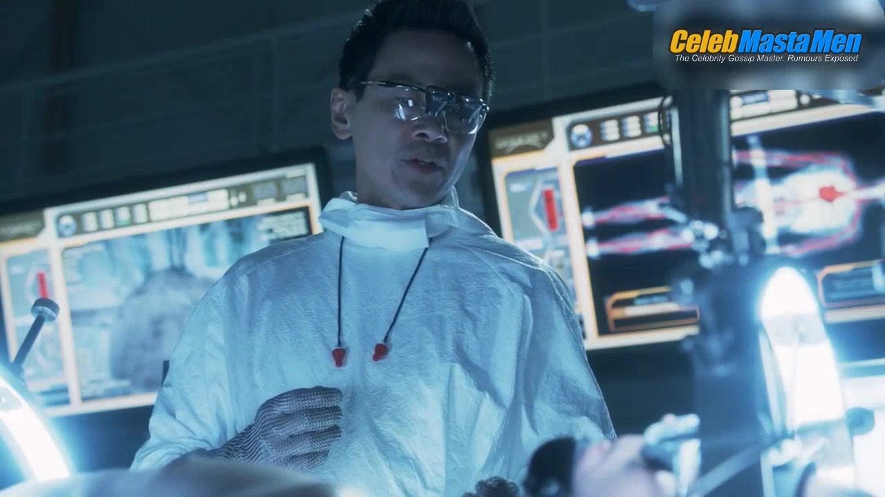 Bill Skarsgard Shirtless Scene From Hemlock Grove - Photo 2 of 5