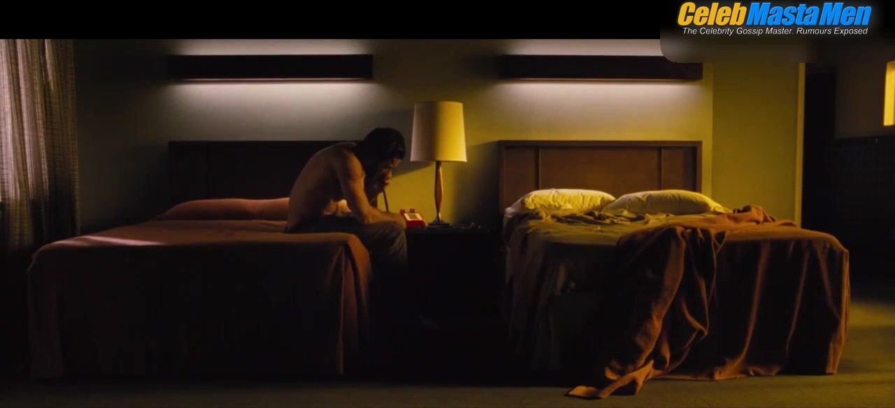 Jake Gyllenhaal ’s Sexy Scene From Nocturnal Animals - Photo 1 of 5 photo 5