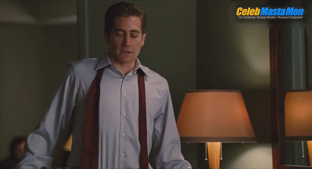 Jake Gyllenhaal Shirtless, Booty Scene From Love And Other - Photo 2 of 5