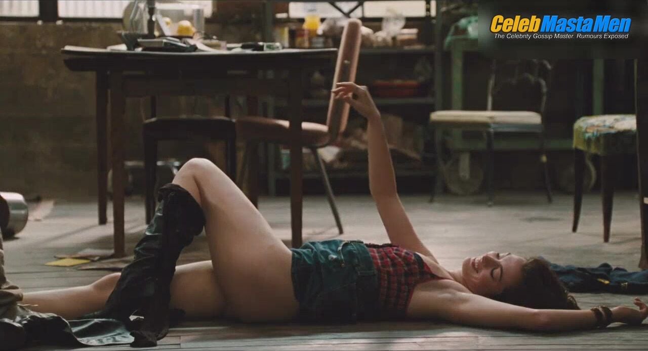 Jake Gyllenhaal ’s Sexy Straight Scene From Love And - Photo 1 of 5 photo 5