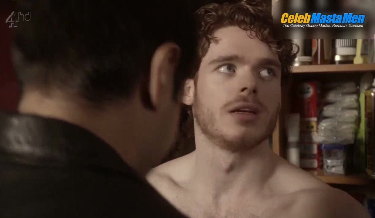 Richard Madden Shirtless, Sexy Scene From Sirens (uk) - Photo 2 of 5 photo 5
