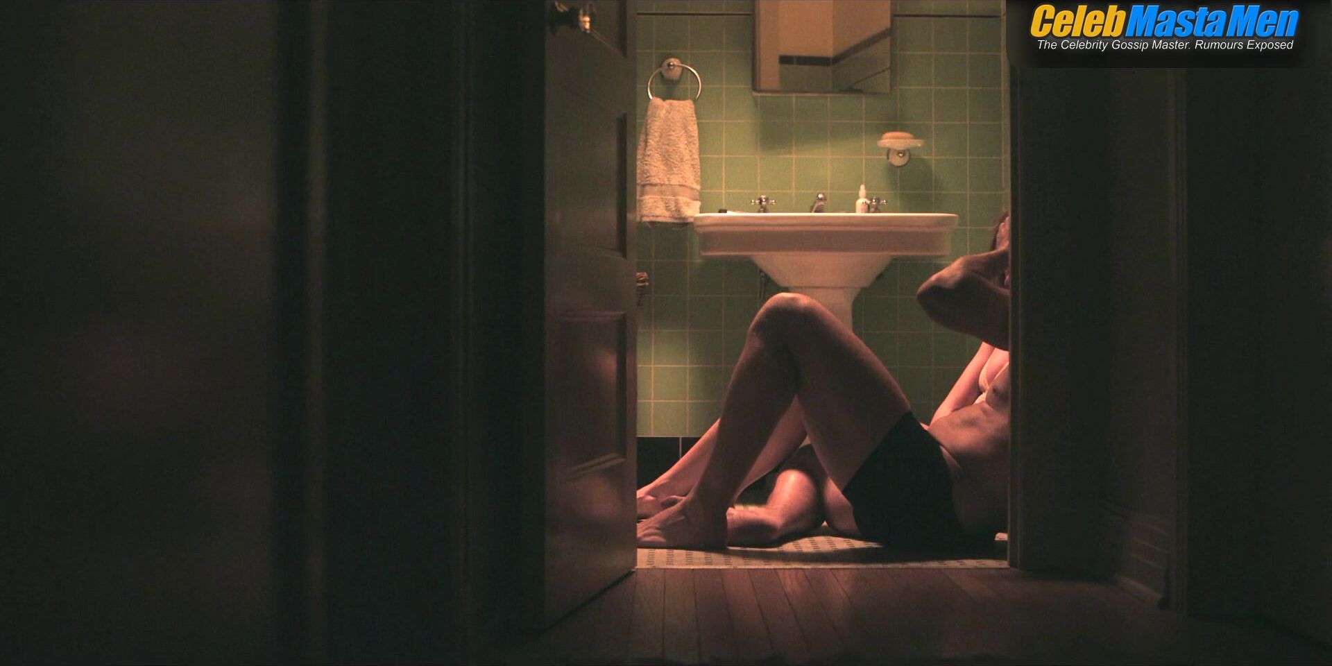 Jake Gyllenhaal Underwear, Shirtless Scene From Presumed - Photo 3 of 5 photo 1