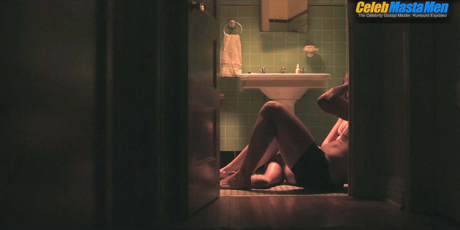 Jake Gyllenhaal Underwear, Shirtless Scene From Presumed - Photo 3 of 5 photo 2