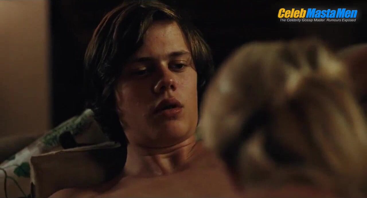 Bill Skarsgard Penis,shirtless Scene In Behind Blue Skies - Photo 4 of 5