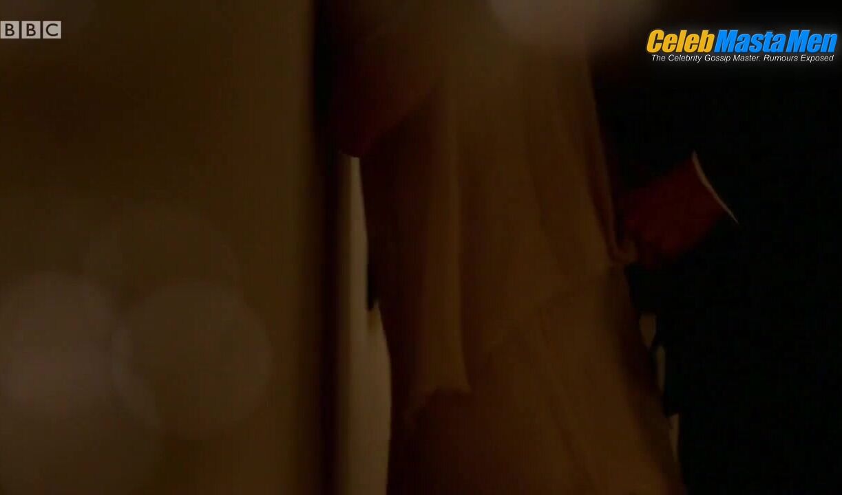 Tom Hiddleston Hot Scene From The Night Manager - Photo 1 of 5 photo 2