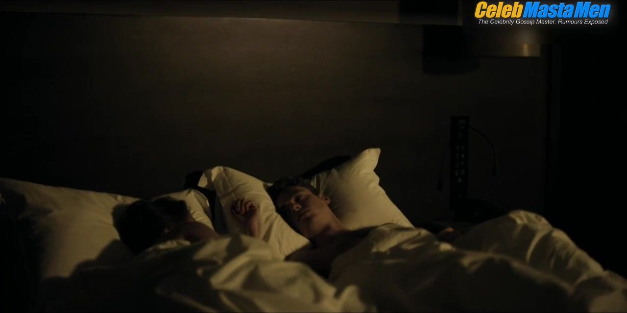 Richard Madden ’s Ass, Shirtless Scene In Bodyguard - Photo 2 of 5