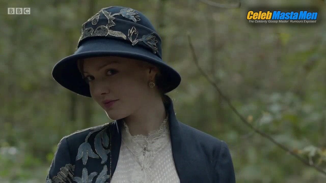 Richard Madden ’s Shirtless Scene From Lady - Photo 1 of 5 photo 5