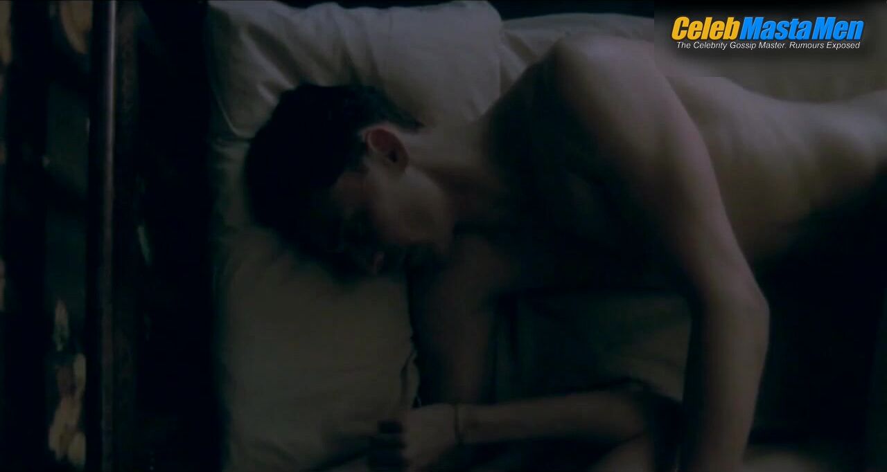 Tom Hiddleston Sexy Scene From The Deep Blue Sea - Photo 1 of 5