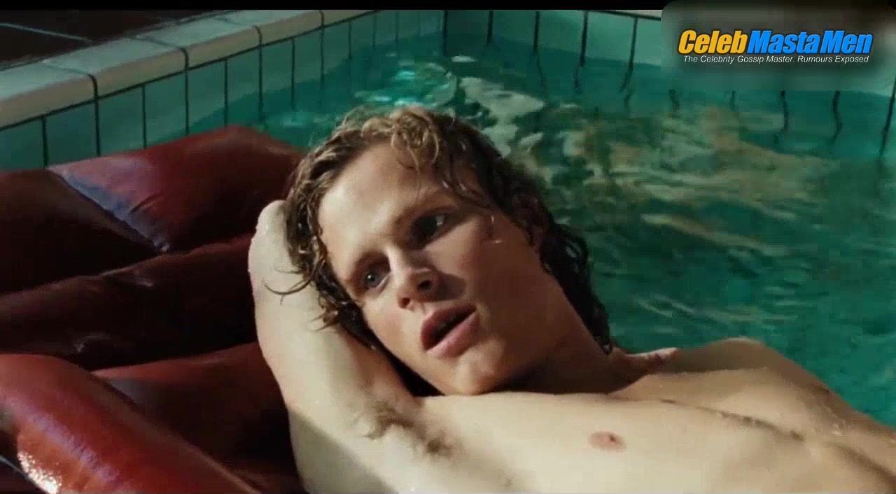 Adam Palsson Bill Skarsgard And ’s Bulge And Sexy - Photo 2 of 5