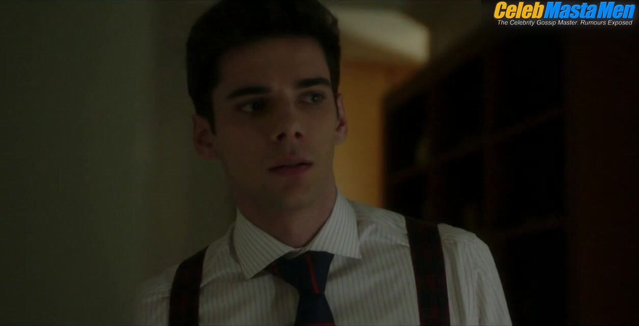 Miguel Herran ’s Shirtless, Straight Scene From Elite - Photo 2 of 5 photo 4