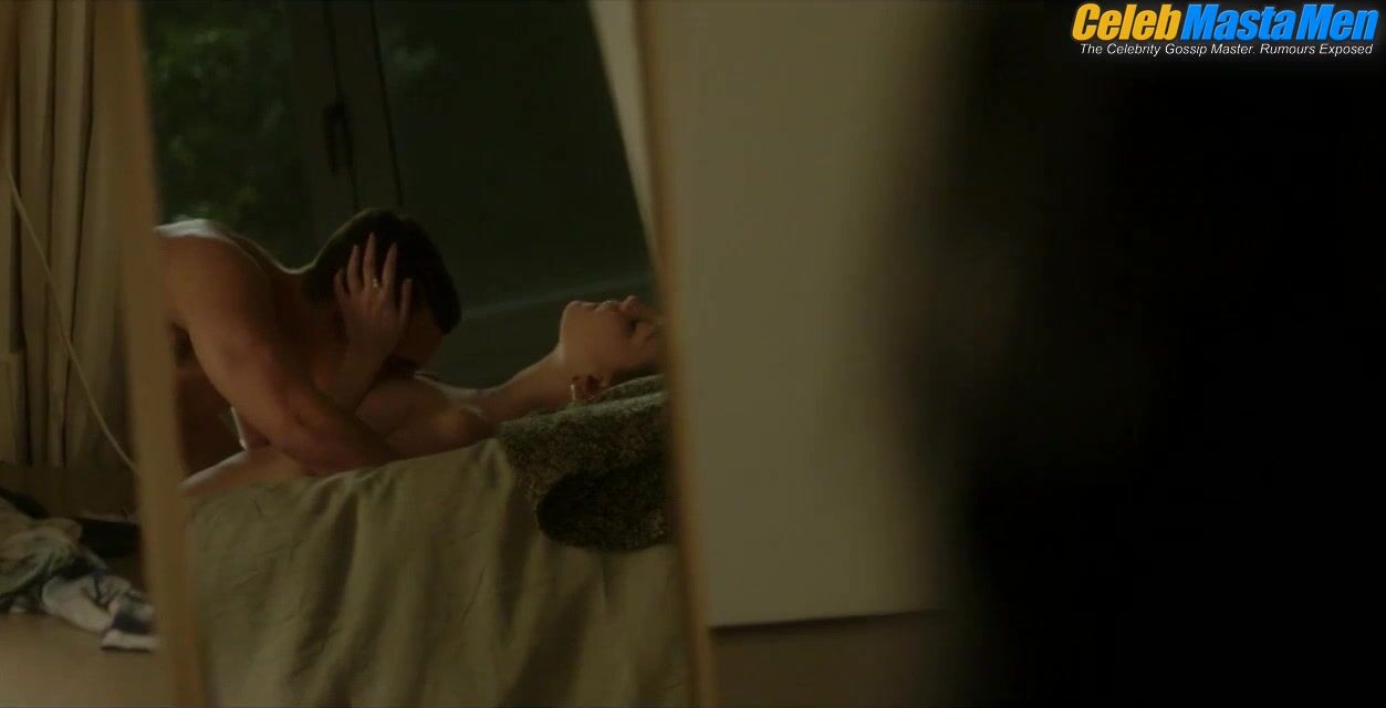 Miguel Herran ’s Shirtless, Straight Scene From Elite - Photo 2 of 5 photo 5