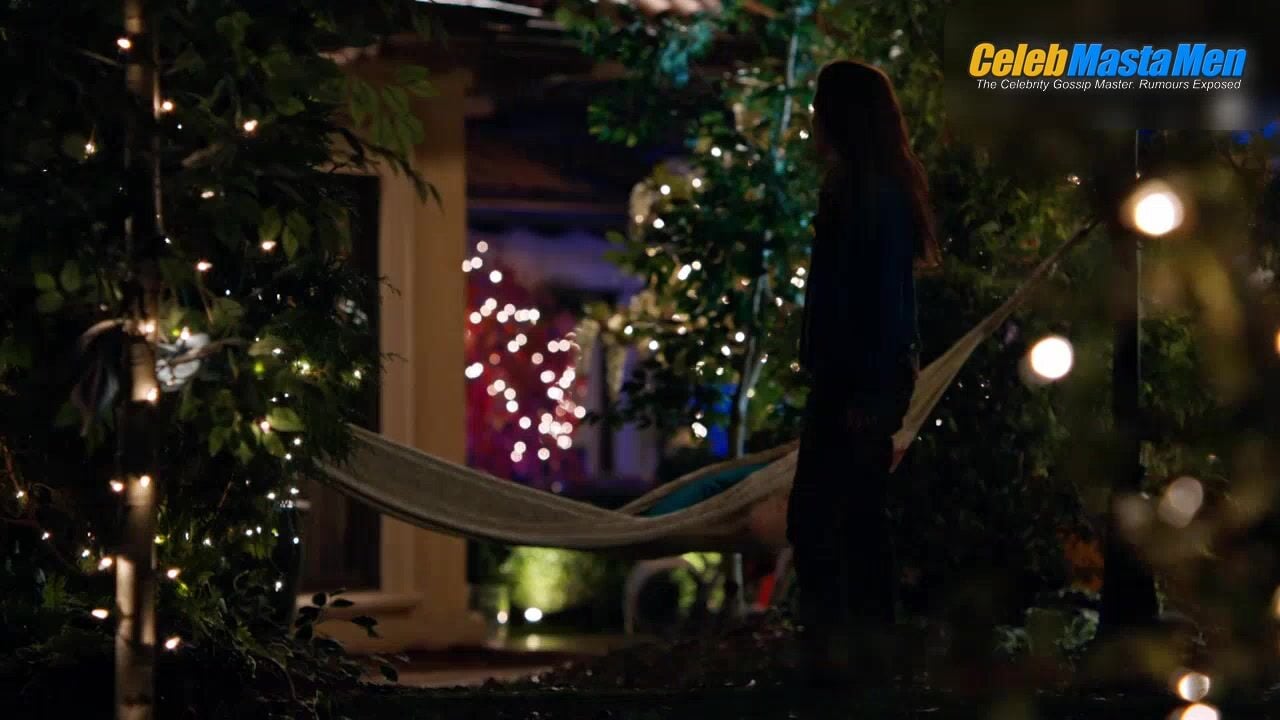 Adam Demos Steamy Sex Scene From Unreal - Photo 2 of 5 photo 4