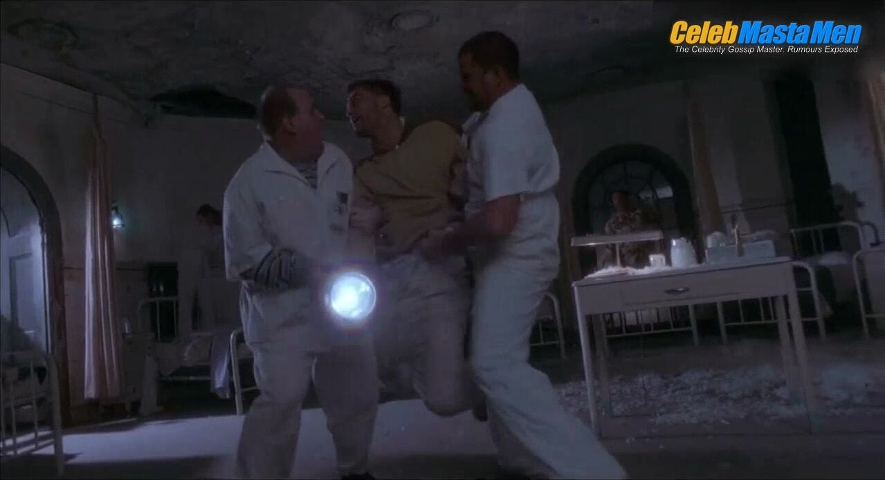 Brad Pitt Ass Scene From Twelve Monkeys - Photo 5 of 5
