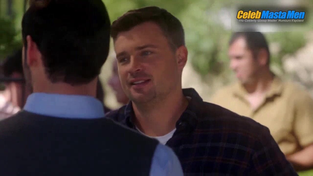 Tom Ellis And Tom Welling Hot Scene From Lucifer - Photo 1 of 5 photo 2