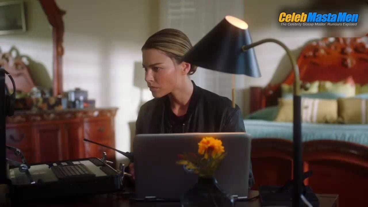 Tom Ellis And Tom Welling Hot Scene From Lucifer - Photo 1 of 5 photo 4