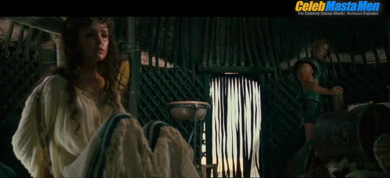 Brad Pitt Shirtless, Sexy Scene From Troy - Photo 3 of 5 photo 1