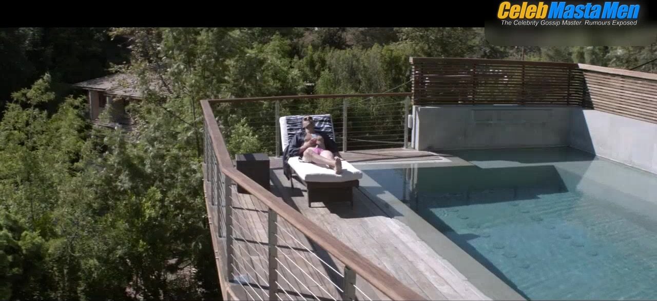 Oscar Isaac ’s Bulge And Shirtless Scene In Mojave - Photo 2 of 5 photo 1
