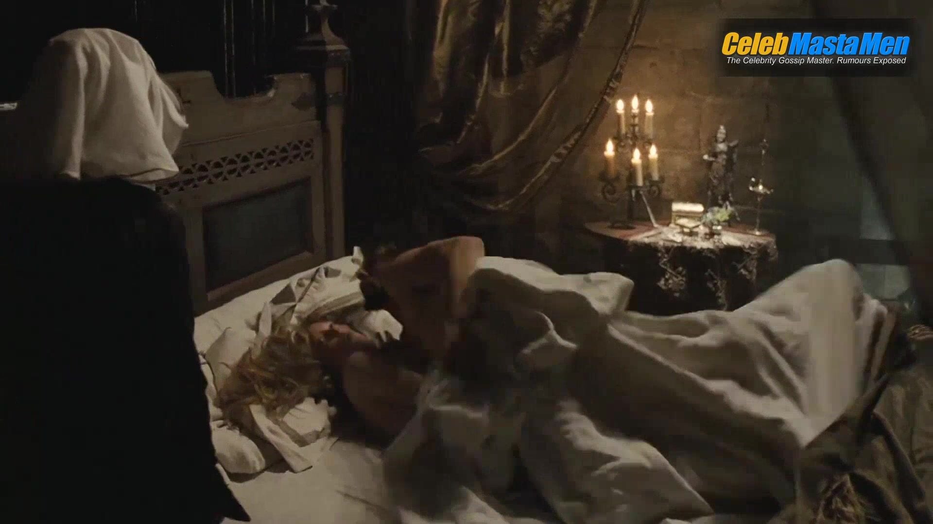 Oscar Isaac ’s Booty, Shirtless Scene From Robin - Photo 2 of 5 photo 1
