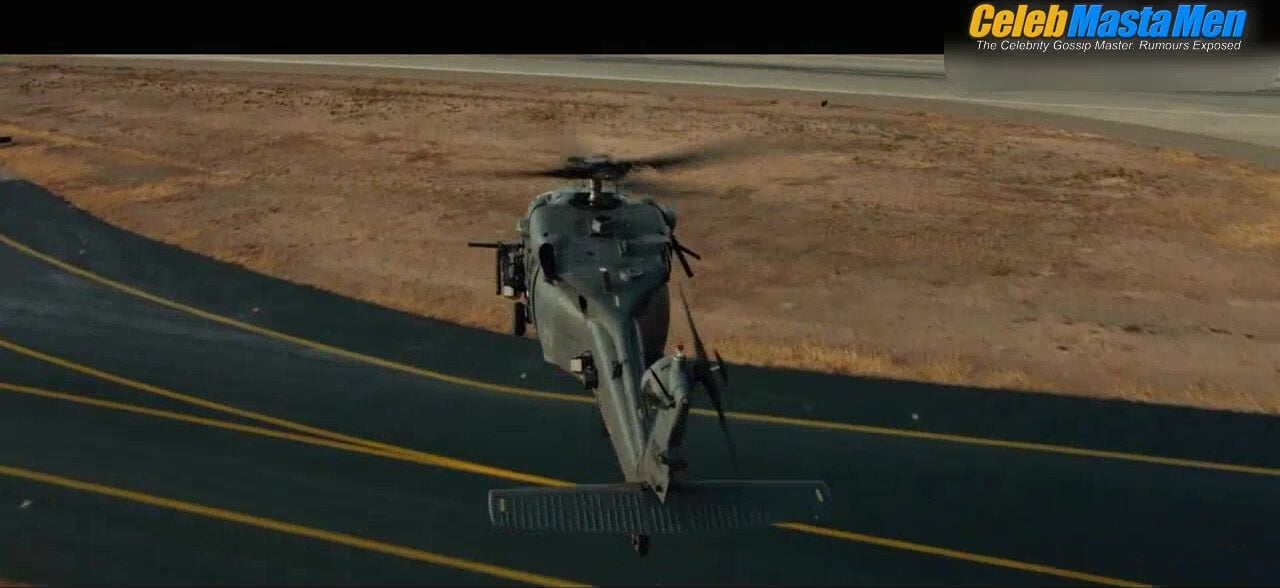 Mark Wahlberg Shirtless,underwear Scene From Lone Survivor - Photo 1 of 5