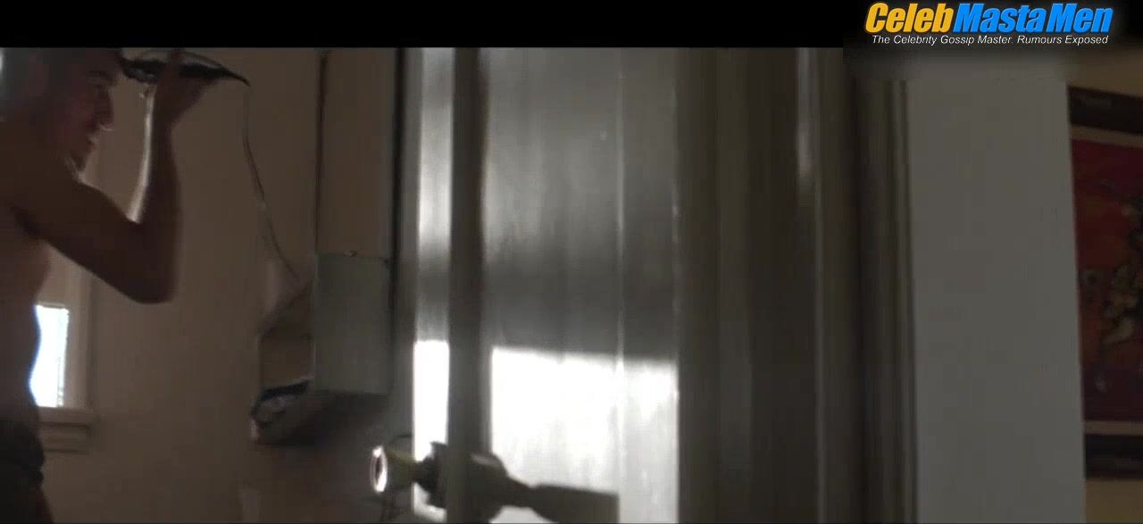 Oscar Isaac Shirtless Scene In Mojave - Photo 2 of 5
