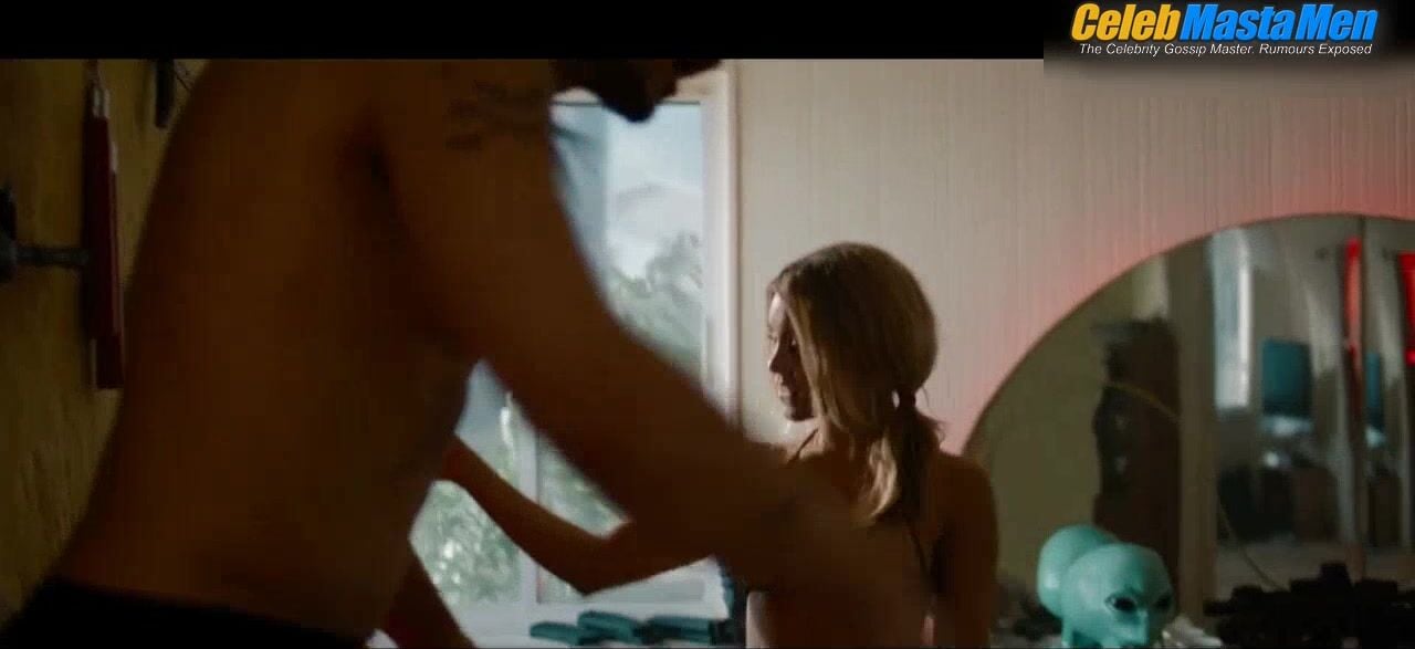 James Franco Shirtless, Sexy Scene From Spring Breakers - Photo 1 of 5 photo 5