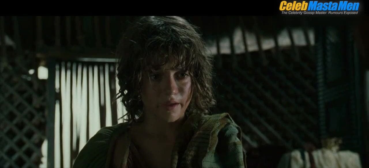 Brad Pitt Shirtless, Booty Scene In Troy - Photo 2 of 5 photo 4