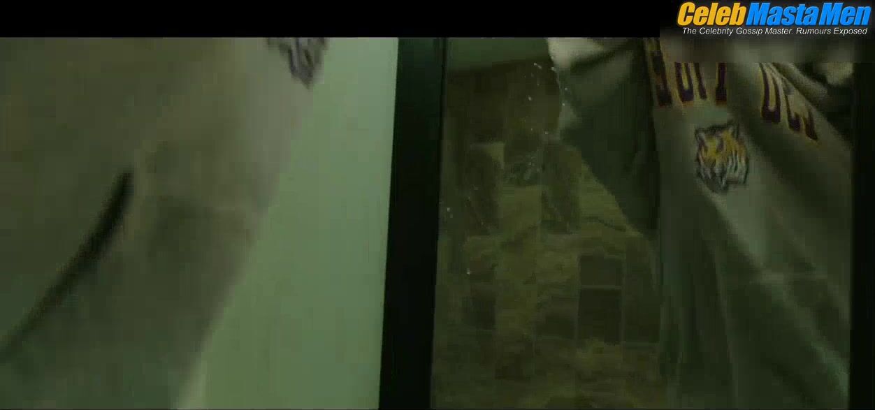Mark Wahlberg Sexy Scene From Deepwater Horizon - Photo 2 of 5 photo 1