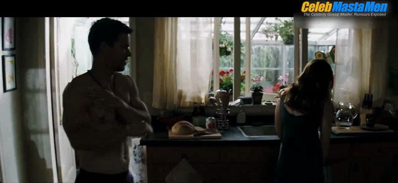 Mark Wahlberg ’s Shirtless Scene From Shooter - Photo 2 of 5 photo 4