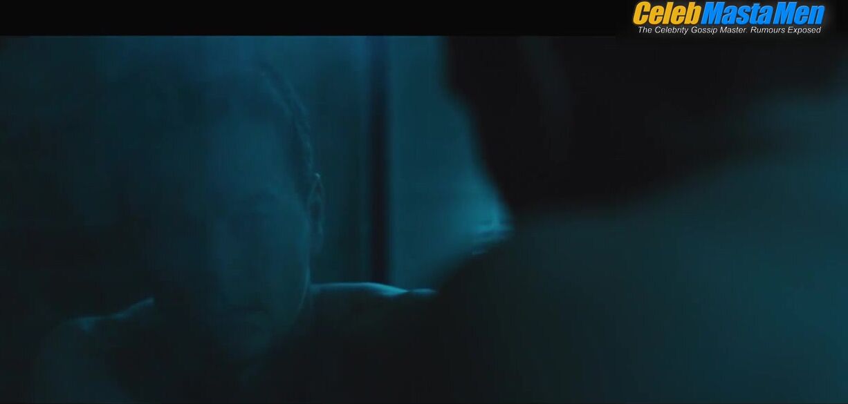 Mark Wahlberg ’s Shirtless, Sexy Scene From Broken - Photo 2 of 5 photo 4