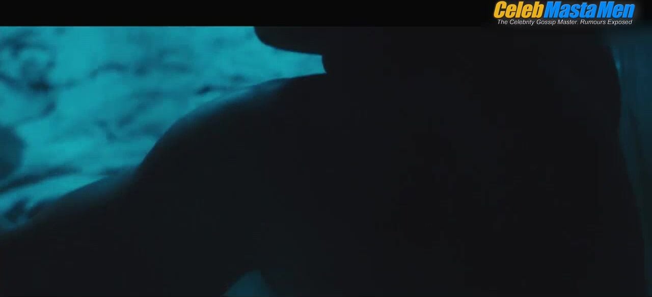 Mark Wahlberg ’s Shirtless, Sexy Scene From Broken - Photo 2 of 5 photo 5