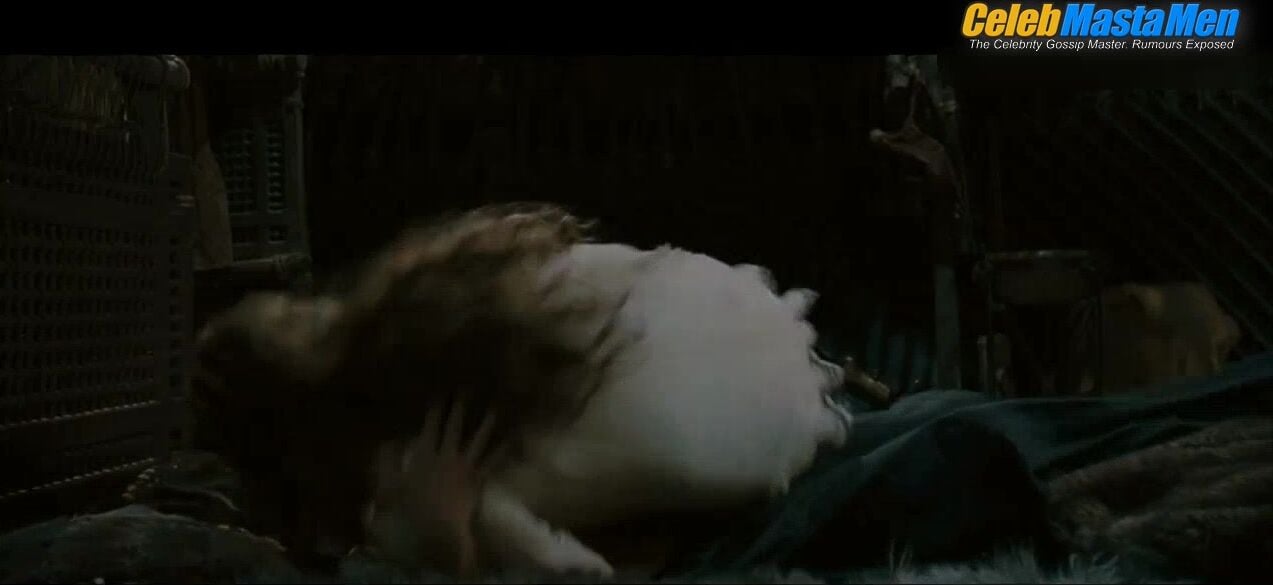 Brad Pitt Shirtless, Straight Sex Scene In Troy - Photo 1 of 5