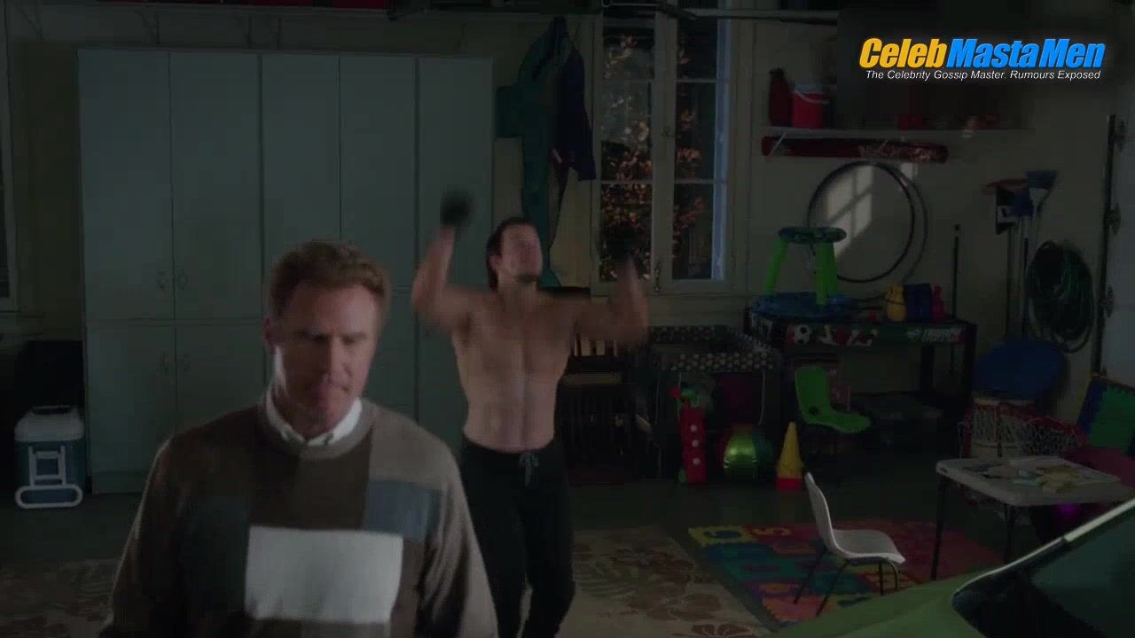 Mark Wahlberg Shirtless, Sexy Scene From Daddy’s Home - Photo 2 of 5 photo 1