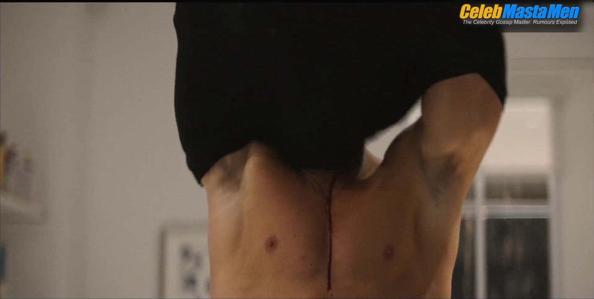 Alan Ritchson Shirtless And Underwear Scene In Reacher - Photo 2 of 5 photo 1