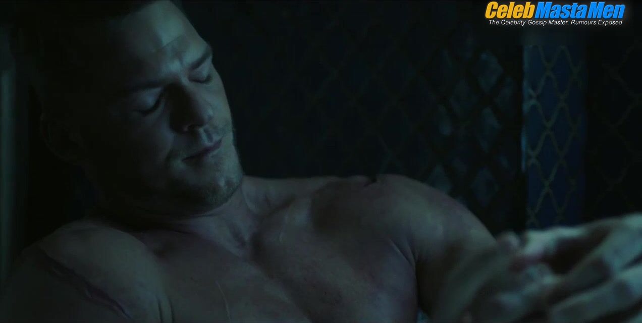 Alan Ritchson ’s Shirtless Scene From Titans - Photo 1 of 5 photo 2