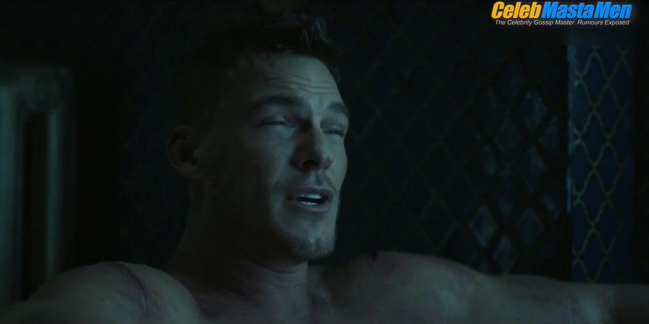 Alan Ritchson ’s Shirtless Scene From Titans - Photo 1 of 5 photo 5